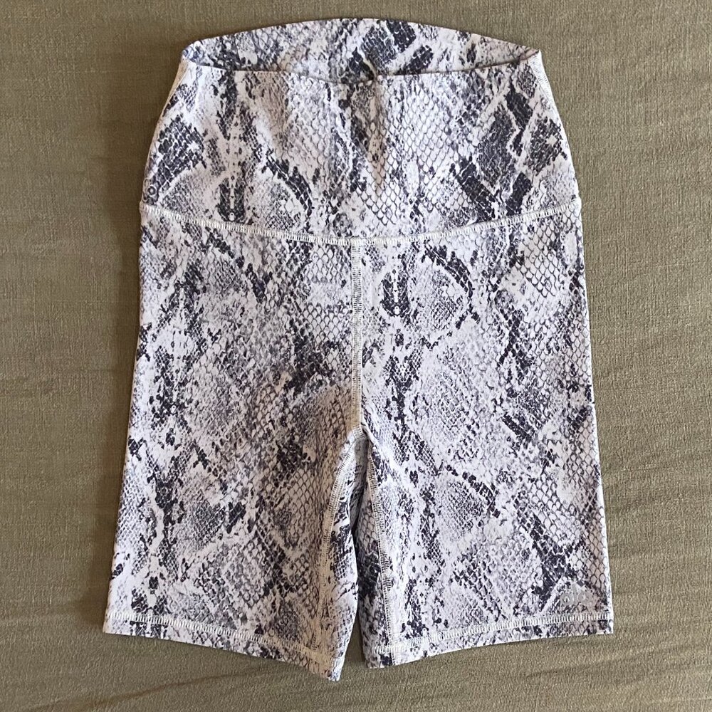 Alo Yoga Snakeskin Vapor High-Qaist Biker Short